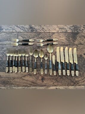 22pc Vintage Thai Seated Buddha Brass & wood Flatware
